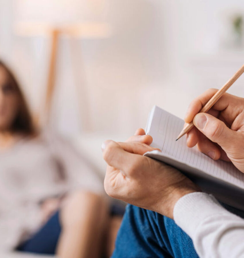 Therapist and patient in individual therapy for addiction in Los Angeles, CA