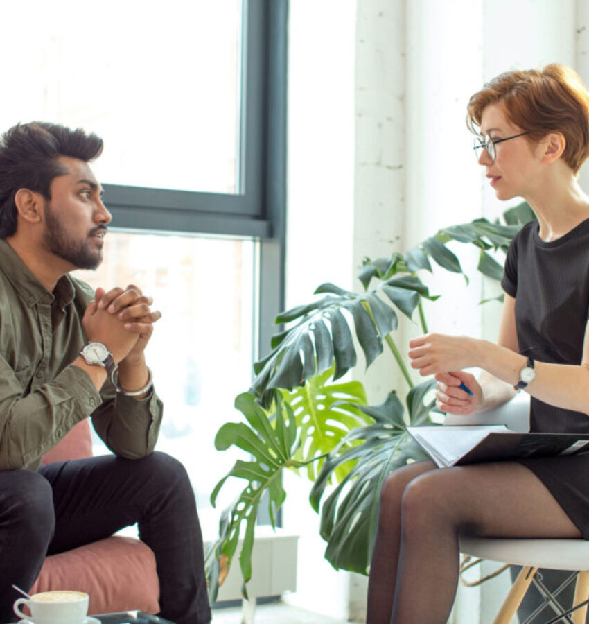 a female therapist interviewing a patient struggling with schizophrenia